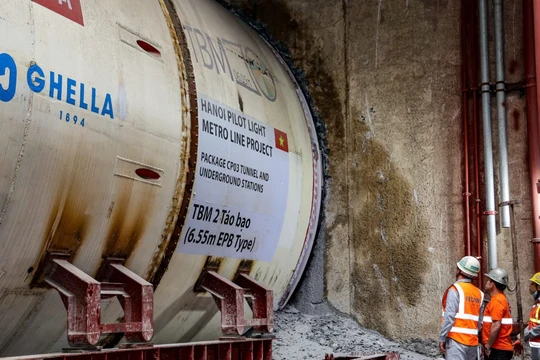 Khởi động robot khoan hầm "Táo bạo" của Metro Nhổn - ga Hà Nội