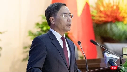 Ông Phạm Đức Ấn, Phó Bí thư Thành uỷ Đà Nẵng phát biểu tại kỳ họp HĐND TP Đà Nẵng sau khi được bầu giữ chức Chủ tịch UBND TP Đà Nẵng.