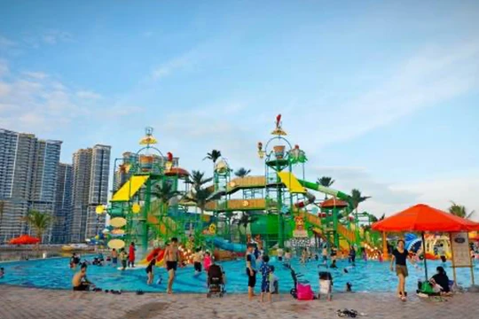 Vinhomes Grand Park đông kín fan chờ đón siêu nhạc hội 8WONDER Winter