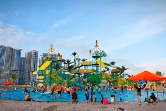 Vinhomes Grand Park đông kín fan chờ đón siêu nhạc hội 8WONDER Winter