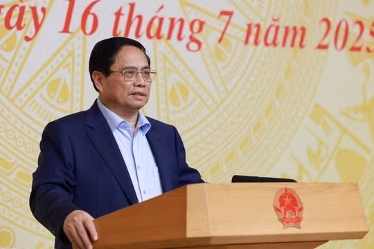 Thủ tướng: Phấn đấu tăng trưởng kinh tế năm 2025 từ 8,3-8,5%