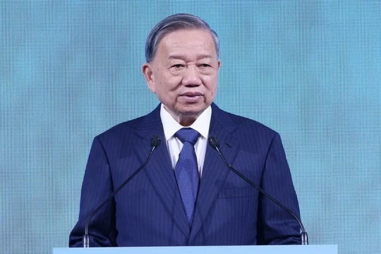 Tổng bí thư mong muốn doanh nghiệp Hàn Quốc đầu tư vào bán dẫn, AI và đô thị thông minh