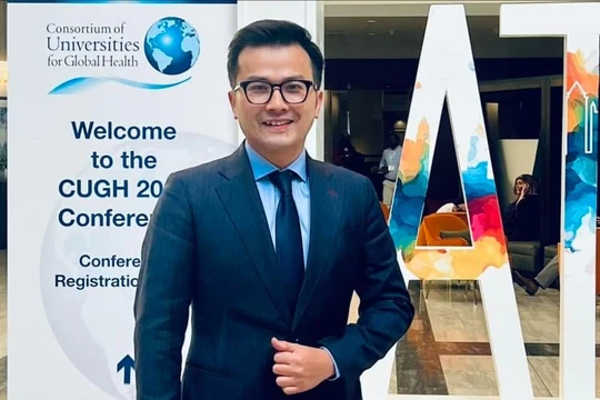 GS Trần Xuân Bách lọt top 10.000 nhà khoa học hàng đầu thế giới ở tuổi 41