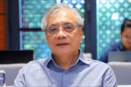 PGS.TS Trần Đình Thiên chia sẻ tại hội thảo