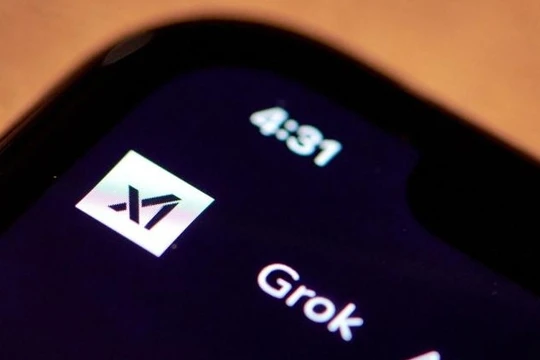 Elon Musk sắp ra chatbot "thông minh đến đáng sợ"