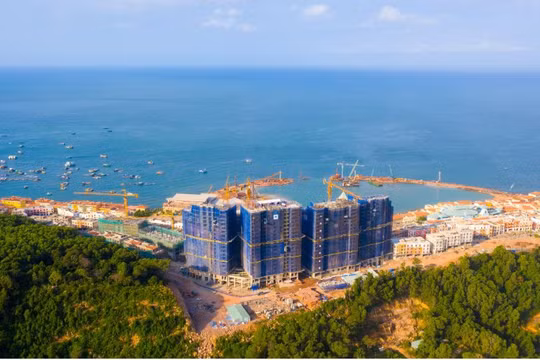 Lợi nhuận phục hồi nhưng Coteccons và Xây dựng Hòa Bình vẫn “đau đầu”