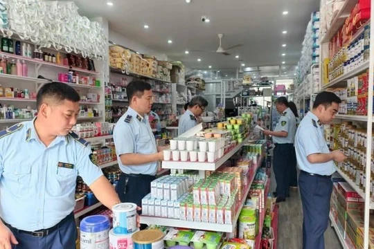 “Mỗi người dân là một chiến sĩ” trên mặt trận chống hàng giả và buôn lậu