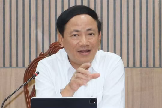 Chủ tịch UBND tỉnh Bình Định cho biết việc thực hiện dịch vụ công trực tuyến của tỉnh đã đạt 95%. 5% còn lại do một số thủ tục yêu cầu người dân đến làm trực tiếp.