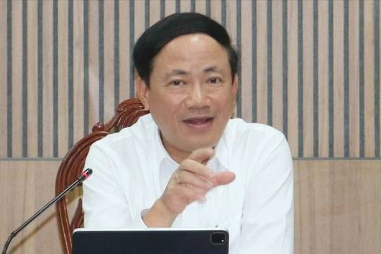 Chủ tịch UBND tỉnh Bình Định cho biết việc thực hiện dịch vụ công trực tuyến của tỉnh đã đạt 95%. 5% còn lại do một số thủ tục yêu cầu người dân đến làm trực tiếp.