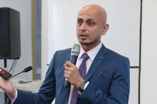 Ông Sarim Aziz, Giám đốc Chính sách Công của Meta chia sẻ về chiến lược của tập đoàn trong việc hỗ trợ Việt Nam phát triển AI