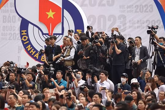 Dự thảo Luật Báo chí (sửa đổi): Cần tận dụng mạng xã hội để không bị chậm thông tin