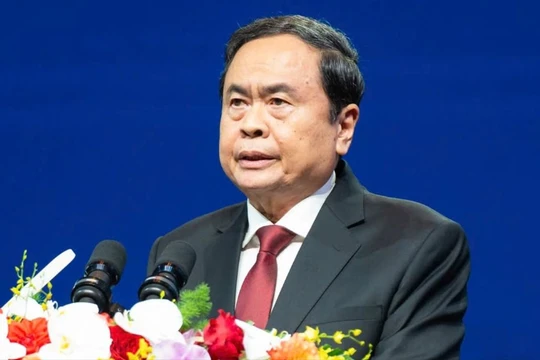 Chủ tịch Quốc hội: Đảm bảo môi trường làm việc an toàn, thuận lợi cho y, bác sĩ