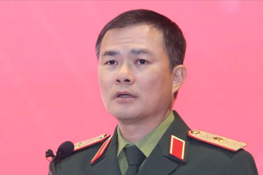 Thiếu tướng Tào Đức Thắng, Chủ tịch kiêm Tổng Giám đốc Tập đoàn Viettel phát biểu tại hội nghị.