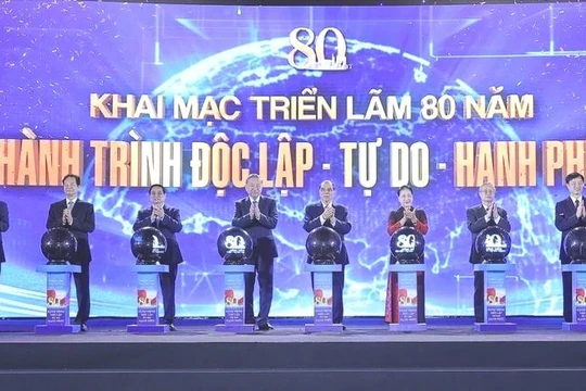 Thủ tướng: Triển lãm thành tựu đất nước 80 năm là "trường học sống động"