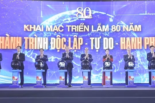 Thủ tướng: Triển lãm thành tựu đất nước 80 năm là "trường học sống động"