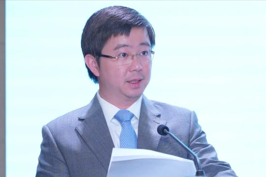 Thứ trưởng Bùi Hoàng Phương khẳng định Việt Nam luôn đồng hành, hợp tác cùng cộng đồng quốc tế trong việc phát triển một Internet mở, an toàn và bao trùm. Ảnh: Tuấn Khoa.