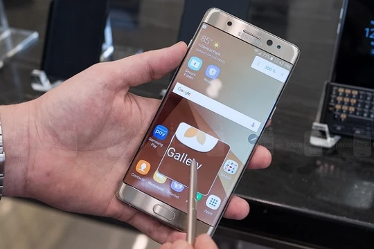 Bút S-Pen mới đã nhỏ hơn phiên bản cũ 0,7mm để tạo ra cảm giác giống với bút bi trên thực tế hơn.