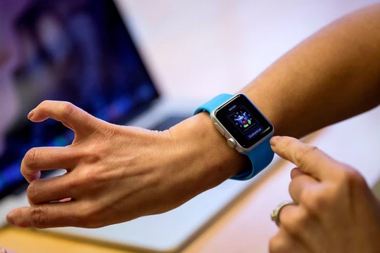 Apple Watch sắp tới sẽ có khả năng điều khiến các thiết bị- (Ảnh: BUSINESS INSIDER).