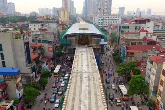 Dự án đường sắt trên cao Cát Linh - Hà Đông bị chậm tiến độ do thiếu vốn- (Ảnh: Dân Trí).