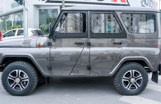 UAZ Hunter mới về Việt Nam chiều qua