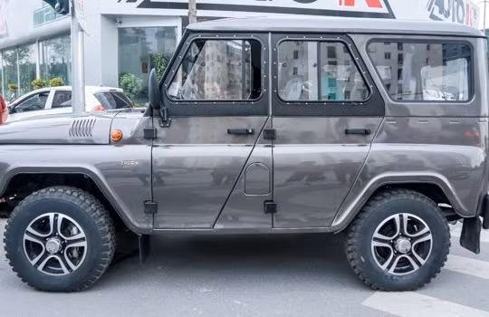 UAZ Hunter mới về Việt Nam chiều qua