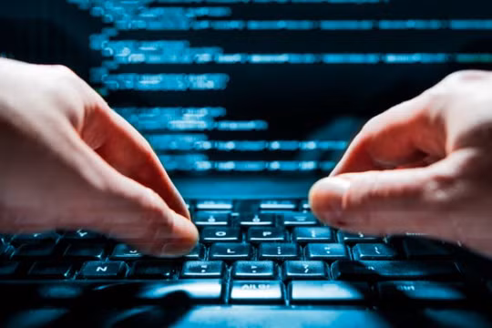 Một tài khoản Twitter có liên quan đến Nga đã kêu gọi các hacker cùng nhau theo dõi cuộc bầu cử ở Mỹ