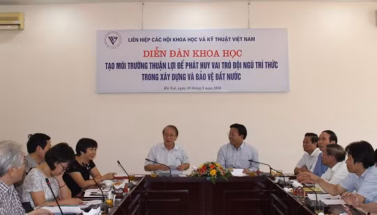 Diễn đàn "Tạo môi trường thuận lợi để phát huy vai trò đội ngũ trí thức trong xây dựng và bảo vệ đất nước".