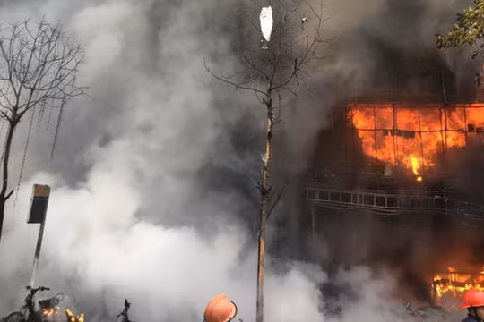 Cháy lớn tại quán Karaoke 68 Trần Thái Tông