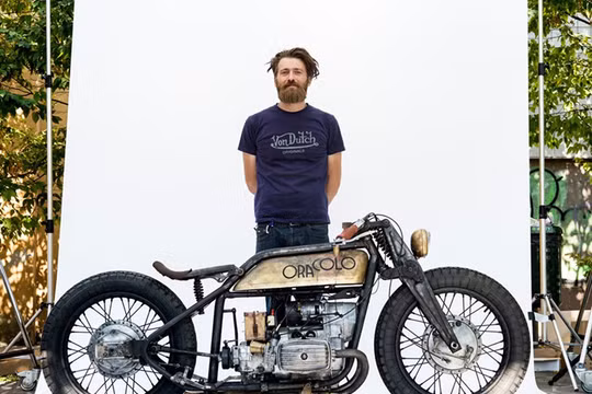 Nghệ sỹ Eugenio Vezzetti giành vị trí số 1 với tác phẩm OraColo – 1986 750 CC Dnepr mt11.