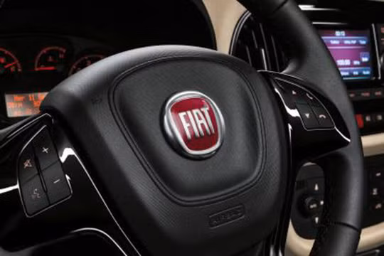 Fiat Chrysler triệu hồi 1,9 triệu xe.