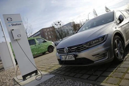 Hãng Volkswagen đặt mục tiêu dẫn đầu về dòng xe chạy điện. (Ảnh: Reuters)