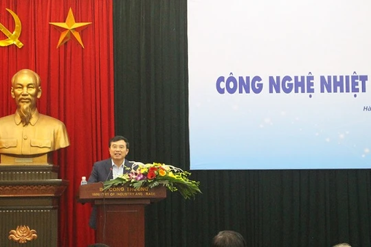 Theo Thứ trưởng Bộ Công Thương Hoàng Quốc Vượng: Trong giai đoạn 2016- 2020, các nguồn năng lượng khác như năng lượng tái tạo, nhiệt điện, khí... chưa có khả năng thay thế nhà máy nhiệt điện than- (Ảnh: Đình Khương).