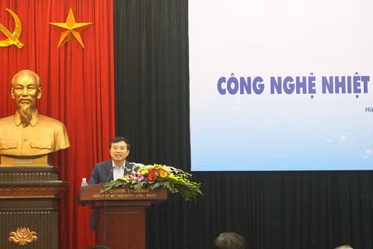 Theo Thứ trưởng Bộ Công Thương Hoàng Quốc Vượng: Trong giai đoạn 2016- 2020, các nguồn năng lượng khác như năng lượng tái tạo, nhiệt điện, khí... chưa có khả năng thay thế nhà máy nhiệt điện than- (Ảnh: Đình Khương).