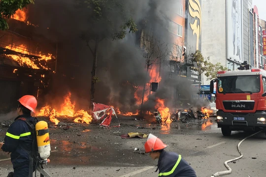 HIện trường vụ cháy quán Karaoke 68 Trần Thái Tông