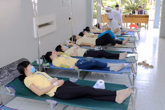 Ngộ độc thực phẩm ở một KCN - (Nguồn Internet)