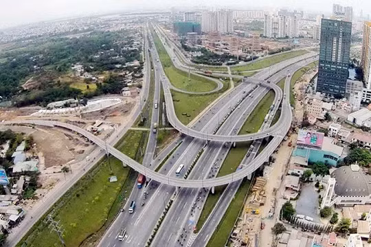 Trong 5 năm qua, 80-90% nguồn vốn đầu tư dành cho xây dựng đường bộ trong vùng ĐBSCL, trong khi đường thủy chỉ chiếm 1,7%- (Ảnh minh họa).