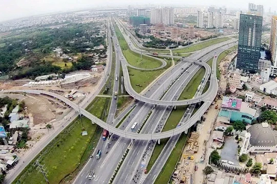 Trong 5 năm qua, 80-90% nguồn vốn đầu tư dành cho xây dựng đường bộ trong vùng ĐBSCL, trong khi đường thủy chỉ chiếm 1,7%- (Ảnh minh họa).