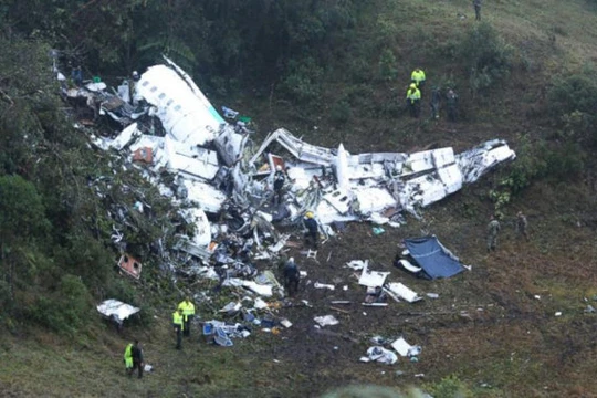 Hiện trường vụ tai nạn máy bay tại Colombia