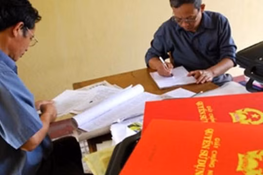 TP. HCM sẽ xem xét việc cấp sổ đỏ cho giấy tay mua bán đất.