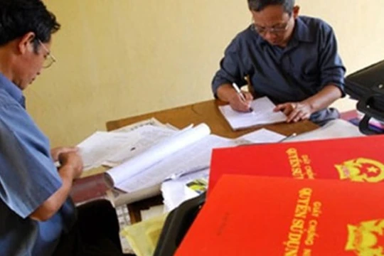 TP. HCM sẽ xem xét việc cấp sổ đỏ cho giấy tay mua bán đất.