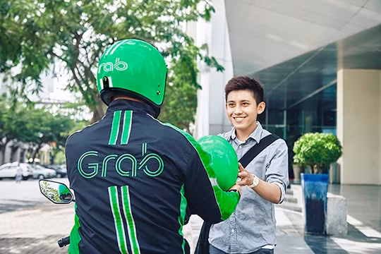 Grab đang thử nghiệm các dịch vụ mới như chia sẻ xe hơi cũng như dịch vụ giao thức ăn và giao hàng đầu cuối. Grab hiện đang hoạt động tại Singapore, Indonesia, Phillipines, Malaysia, Thái Lan và Việt Nam.