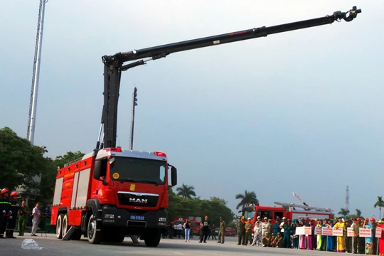 Mẫu xe TLF Hret CAFS 5400 được trang bị cho Cảnh sát PCCC Hà nội - (Nguồn Internet)