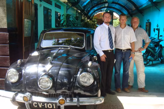 Tatra T87 trưng bày tại khu vực trung tâm TPHCM và những người bạn quốc tế hâm mộ.