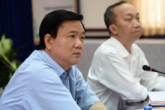 Bí thư Thành ủy Đinh La Thăng phê bình lãnh đạo Trung tâm điều hành chống ngập nước TP.HCM - Ảnh: Tự Trung