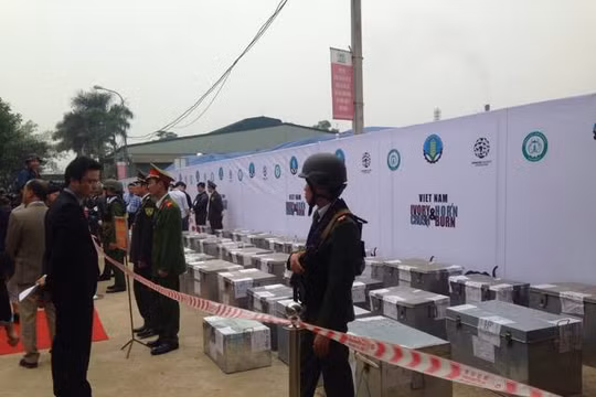 Buổi lễ tổ chức tiêu huỷ 2 tấn ngà voi ở Sóc Sơn