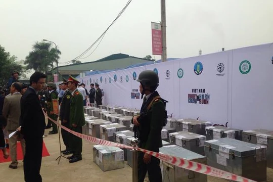 Buổi lễ tổ chức tiêu huỷ 2 tấn ngà voi ở Sóc Sơn