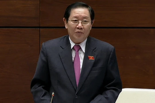 Bộ trưởng Bộ Nội Lê Vĩnh Tân trả lời chất vấn của Đại biểu Quốc hội