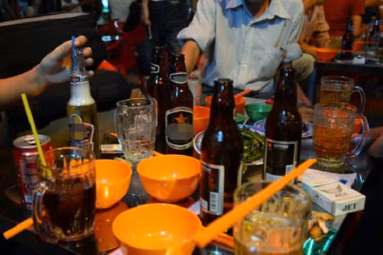 So với 5 năm trước, người Việt hiện nay càng nhậu nhiều hơn! - (Ảnh minh họa)