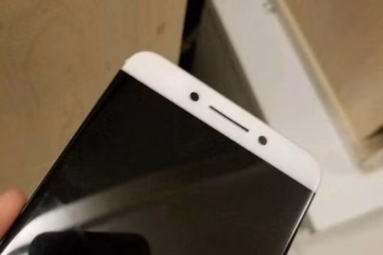 Chiếc smartphone được cho là trang bị bộ nhớ khủng 8 GB RAM. Ảnh: Weibo.