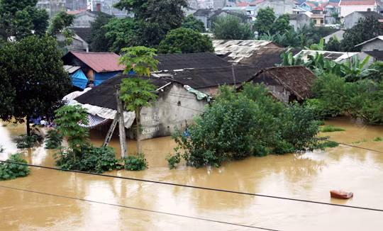 Mưa to khiến nhiều nơi tại miền Trung chìm trong ngập lụt
